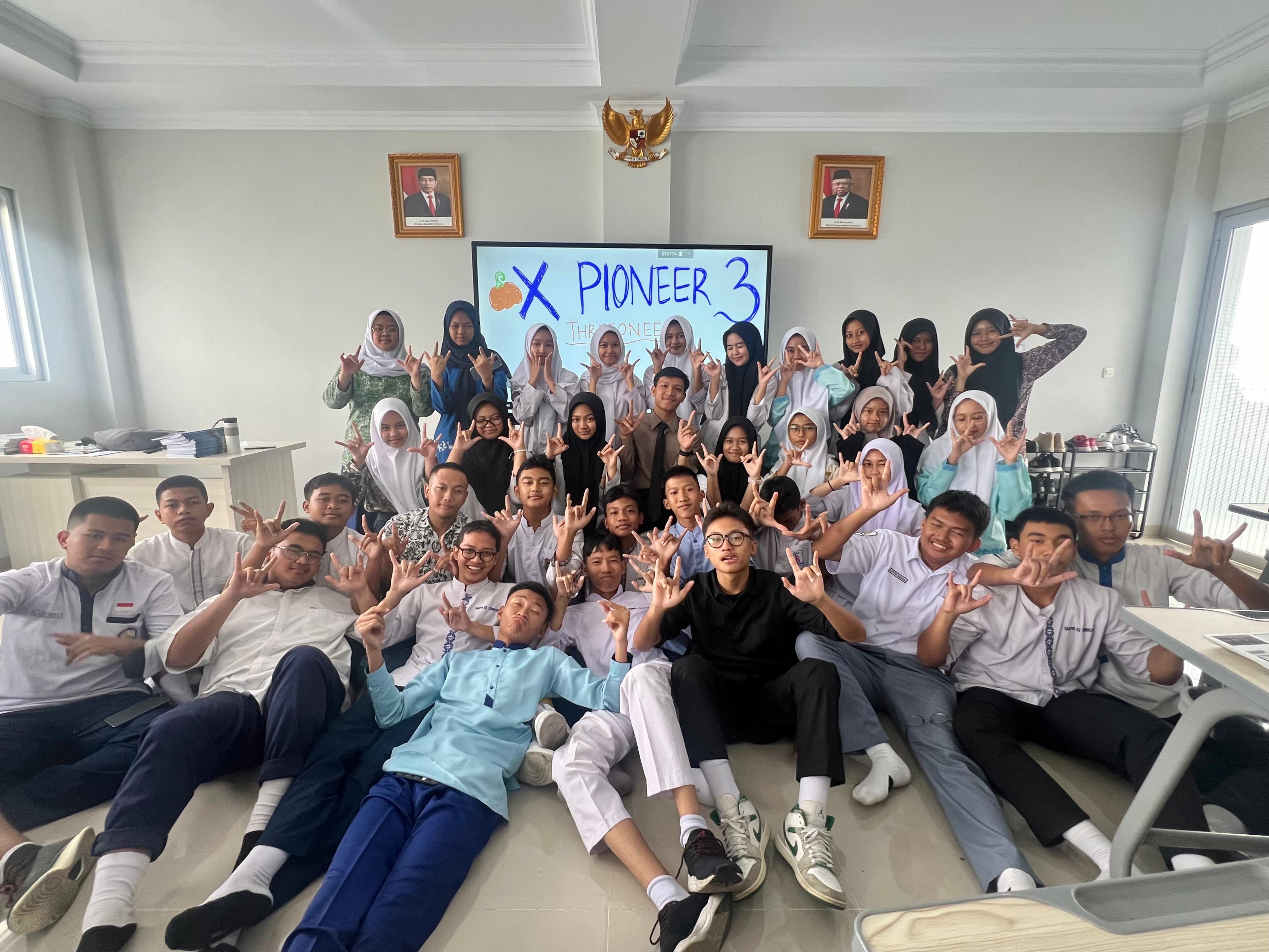 Bahasa Inggris Kelas X Pioneer 3 